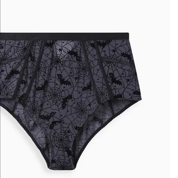 TORRID NWT WEBS AND BATS SIMPLY MESH BRALETTE & PANTY SET Halloween - Picture 7 of 9